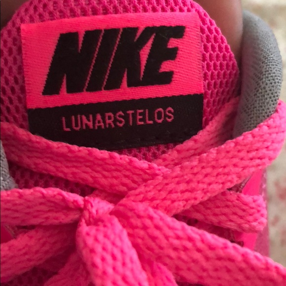 Nike - Picture 5 of 6